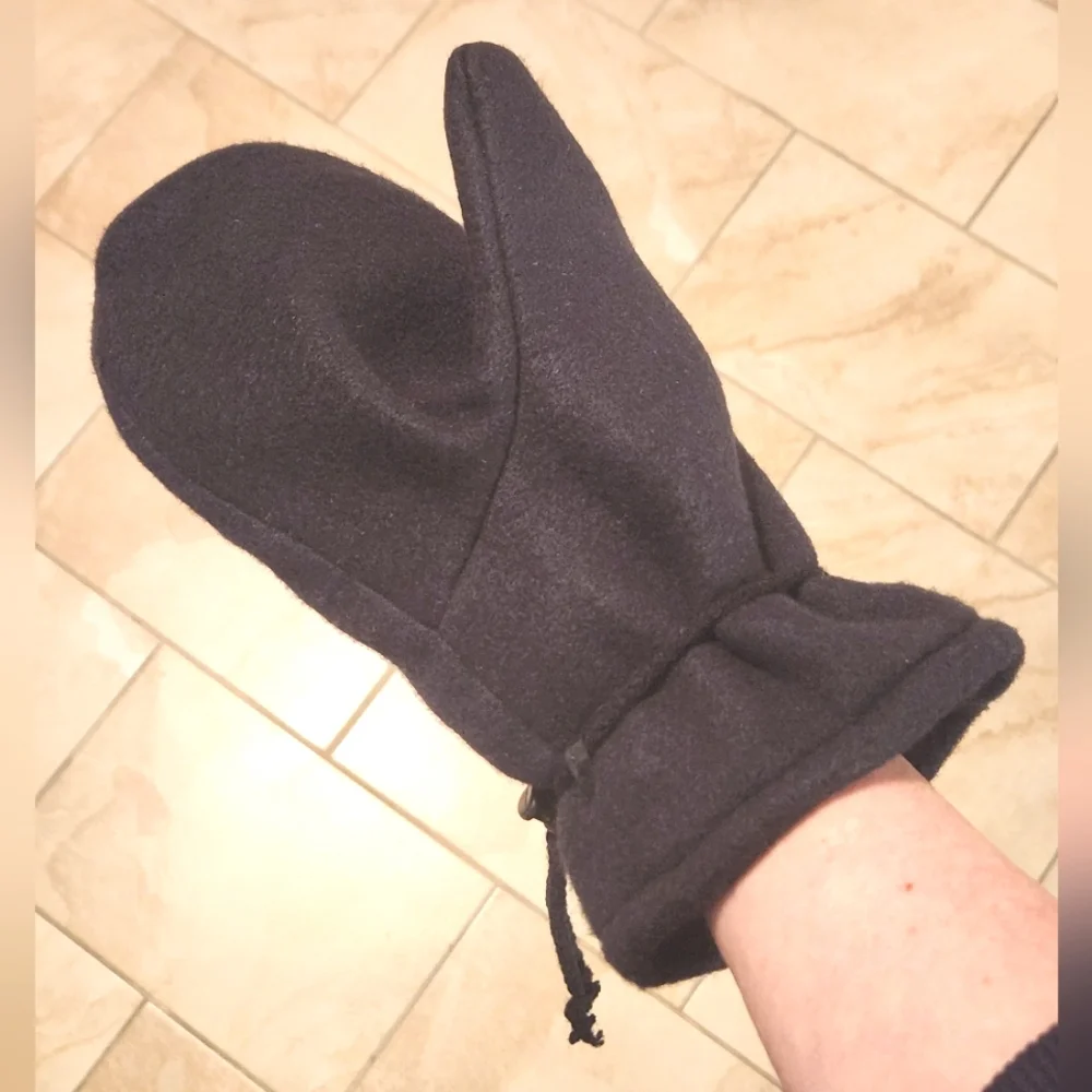 Macy's Black Fleece Toggle Mittens OS